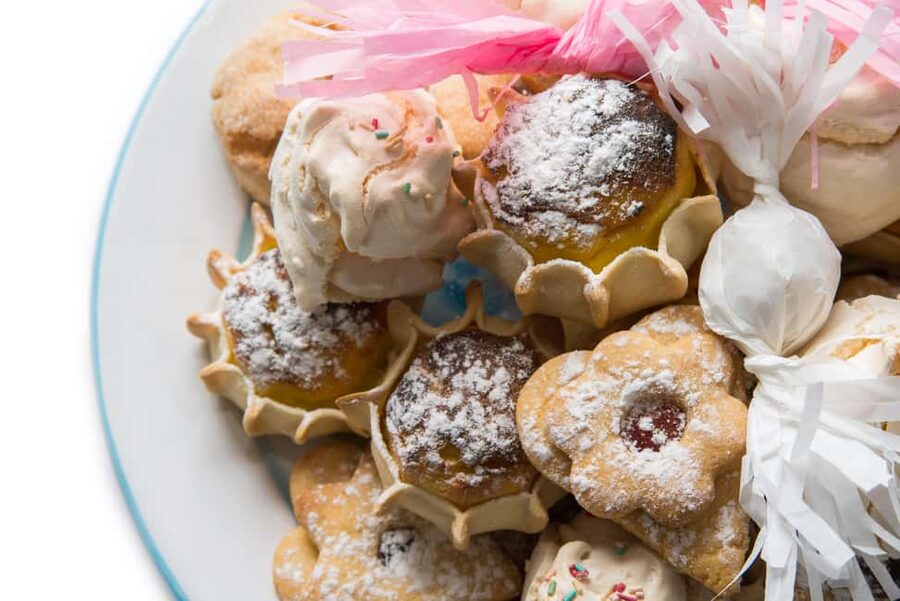 Cagliari: Taste Sardinia with a Full Meal Food Tour - The guides make the difference