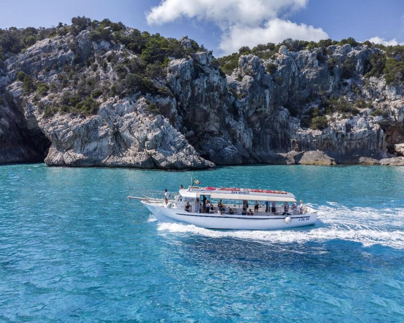 Cala Gonone: Gulf of Orosei Cruise with Food and Swimming - Comfort, shade, and group size