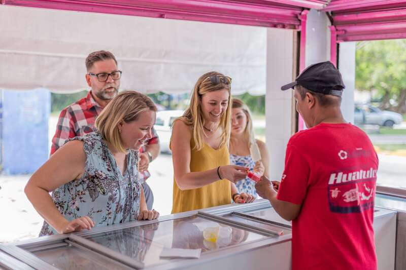 Cancún: Street Food, Local Market and Urban Art Tour - Stop four: Av Carlos Nader 25