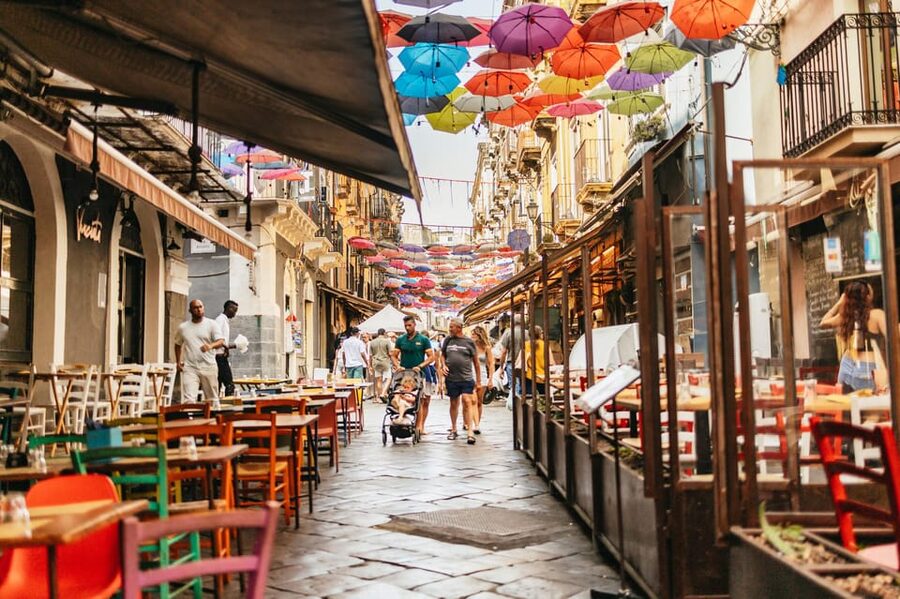 Catania: Guided Street Food Walking Tour - Who should book this Catania food walk