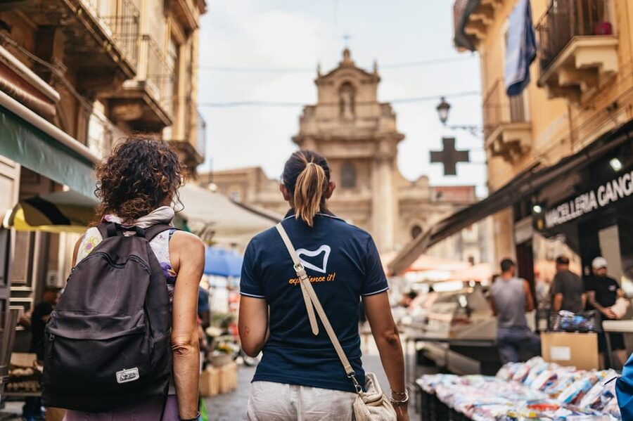 Catania: Guided Street Food Walking Tour - Via Etnea, Piazza Stesicoro and two Catanian staples