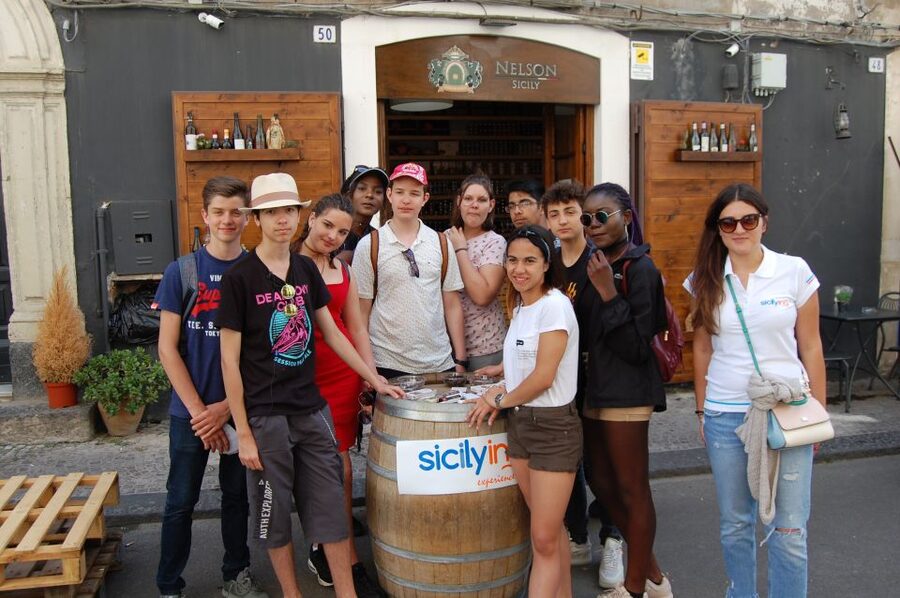 Catania: Guided Street Food Walking Tour - Villa Bellini and a sweet finish