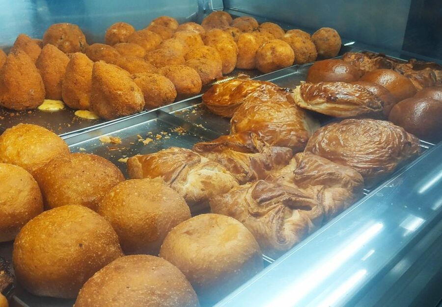 Catania Street Food Tour: Fish Market & City Centre - Cannoli, cassatella and a generous finish