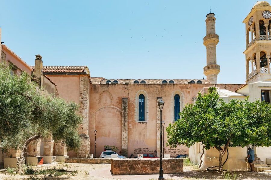 Chania: Old Town Highlights Guided Tour with Street Food - Why this Chania food walk works so well