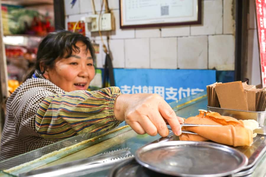 Chengdu: Hidden Dishes and Beers UNESCO Food Evening Tour - Noodles, sauces, and Sichuan heat