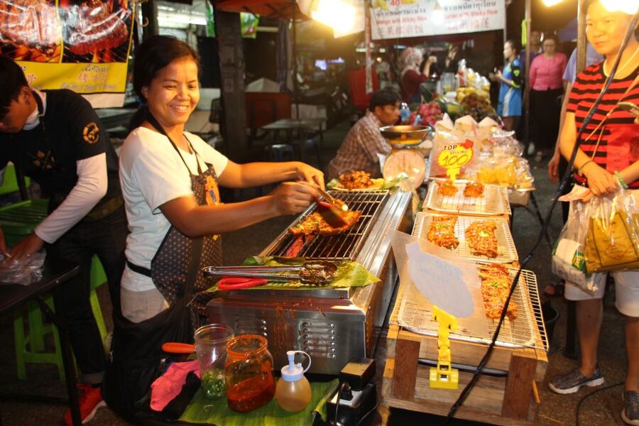 Chiang Mai: Evening Local Street Food Market Tour - Meeting your guide and starting with the first market