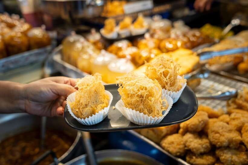 Chiang Mai: Evening Sightseeing and Local Food Guided Tour - Chiang Mai Gate Market starts the food trail