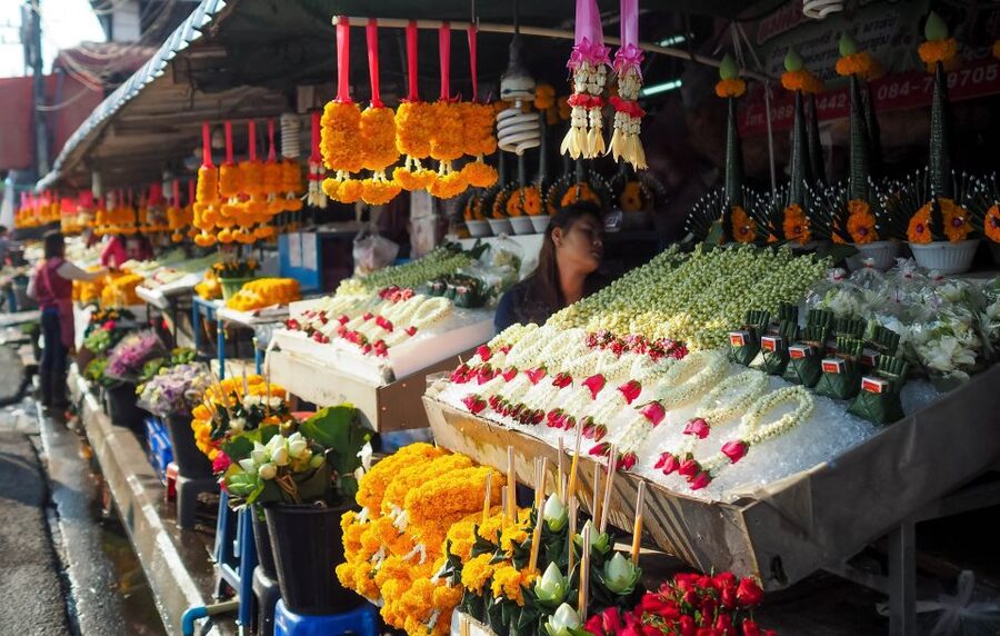 Chiang Mai: Local Food and Markets Guided Walking Tour - Ton Lamyai Flower Market adds color without taking over