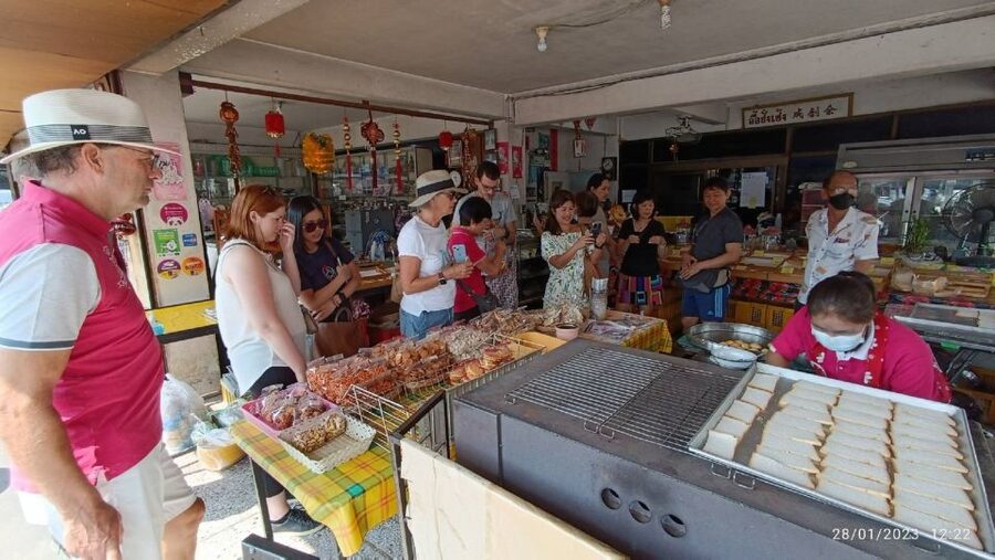 Chiang Mai: Local Food and Markets Guided Walking Tour - Price, food costs, and the real value