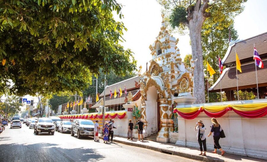 Chiang Mai: Temples and Street Food Night Tour by Tuk Tuk - Who will get the most from this experience