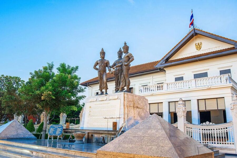 Chiang Mai: Temples and Street Food Night Tour by Tuk Tuk - Price, inclusions, and extra costs
