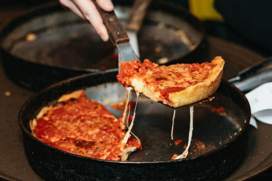 Chicago: Classic Food & Walking Tour with Free Bike or Kayak - The five bites that define the tour