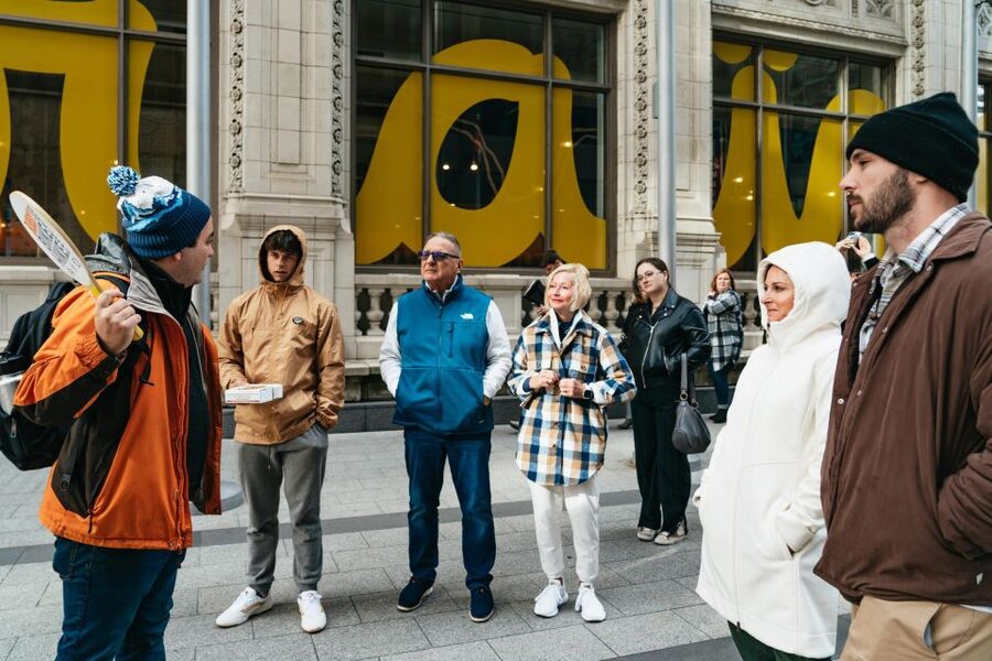 Chicago: Classic Food & Walking Tour with Free Bike or Kayak - What to wear and what to expect on foot