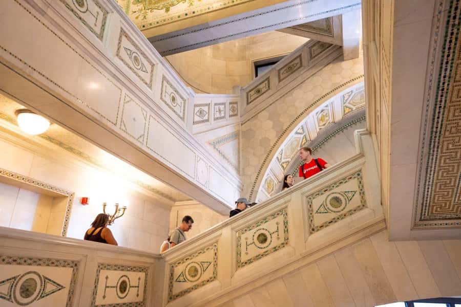 Chicago: Food, History and Architecture Tour - Chicago Cultural Center, Macy’s, and details above your head