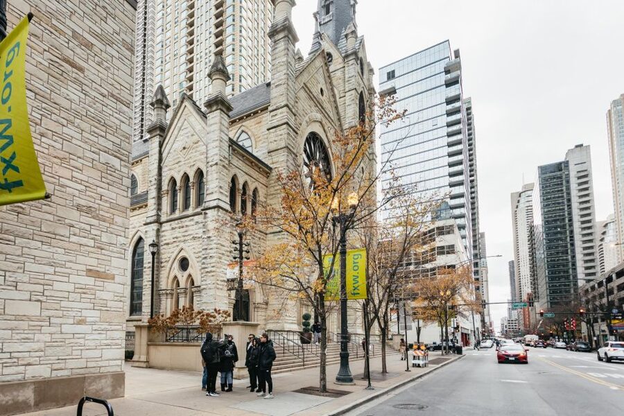 Chicago: Gangsters and Food Tasting Walking Tour - A Chicago tour with a side of organized crime