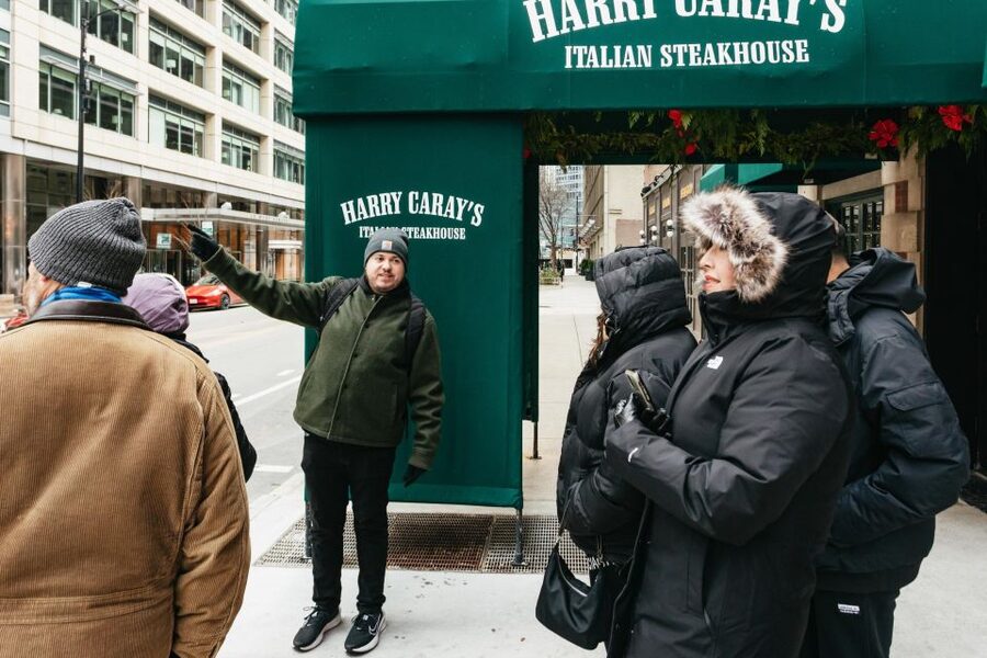 Chicago: Gangsters and Food Tasting Walking Tour - The gangster route: tunnels, churches, and old haunts