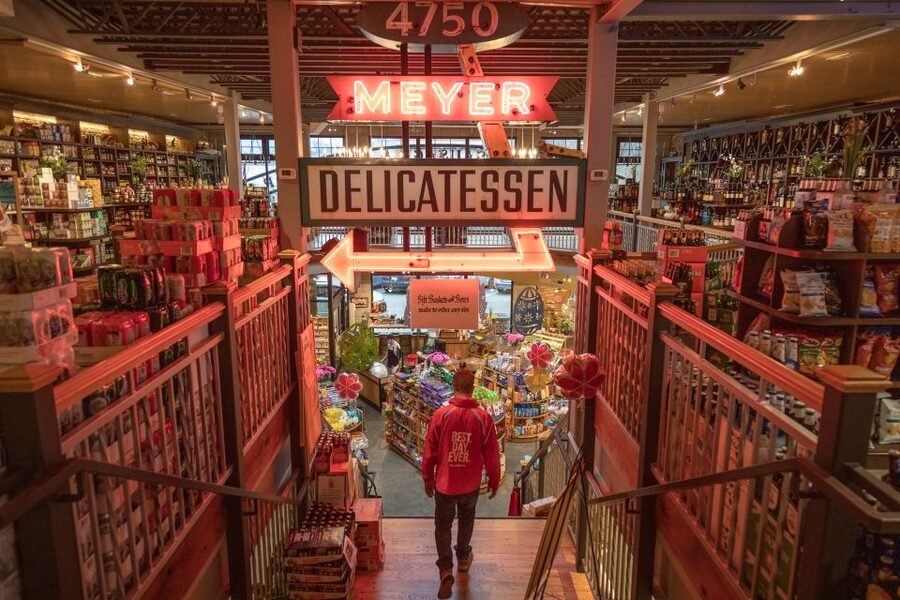 Chicago: The Ultimate Foodie Walking Tour with Tasty Stops - The walking, weather, and group size