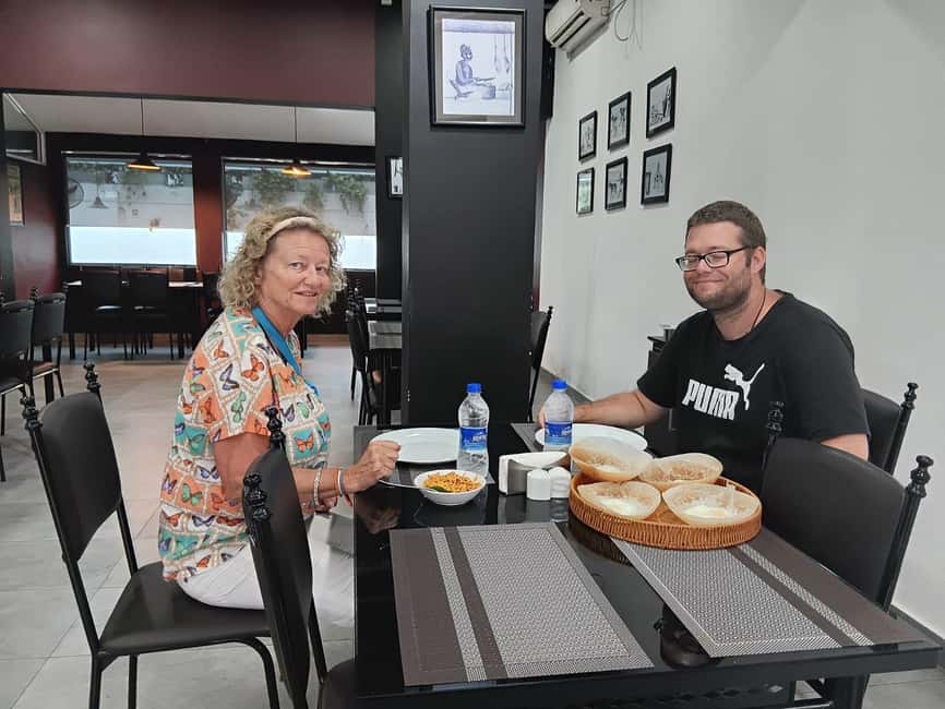 Colombo: Tastiest Local Food Tour by Tuk-Tuk Meals Included - Starting in the tuk-tuk and getting your bearings