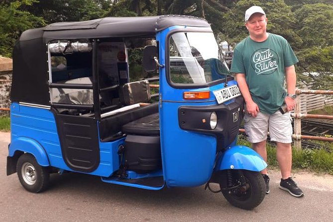 Colombo Tuk Tuk City Tour -Sightseeing Entry Fees & Food Included - Wolvendaal Church and the colonial past