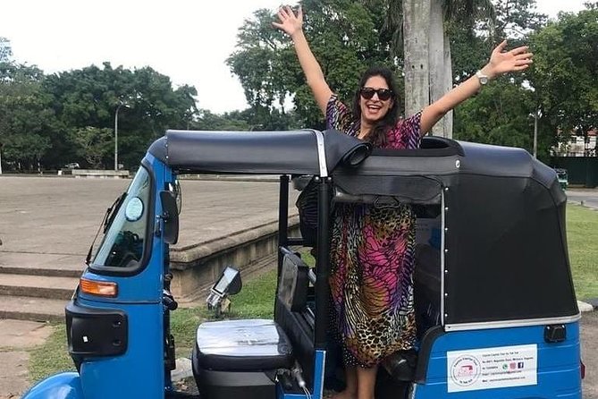 Colombo Tuk Tuk City Tour -Sightseeing Entry Fees & Food Included - Port City, the lighthouse, and Galle Face Green