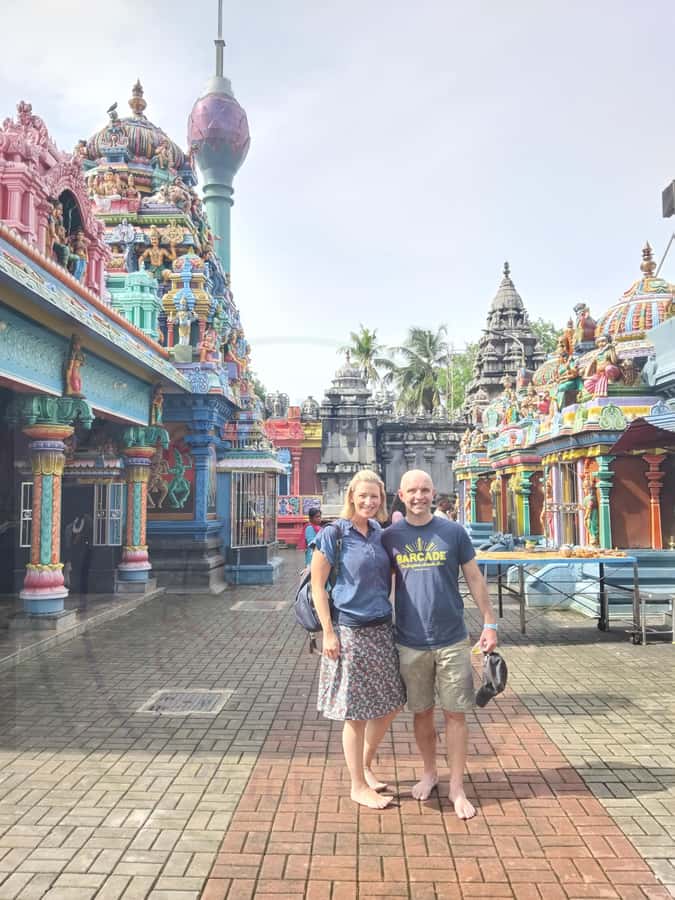 Colombo Tuk Tuk Tour with Entry Fees & Food Included - Tea, Gangaramaya Temple, and Buddhist art