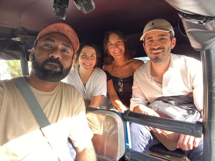 Colombo Tuk Tuk Tour with Entry Fees & Food Included - Starting at the lighthouse or The Kingsbury