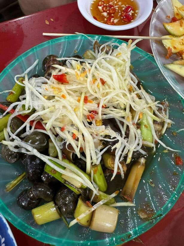 Da Nang City Street Food Private Tour With Local Students - Sightseeing at Dragon Bridge and beyond