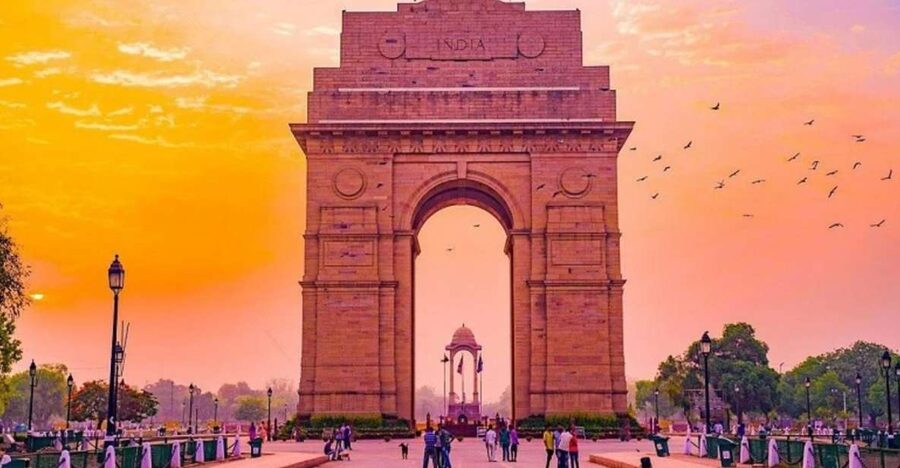 Delhi: Old Delhi City Tour with Tuk-Tuk Ride & Street Food - Key points at a glance