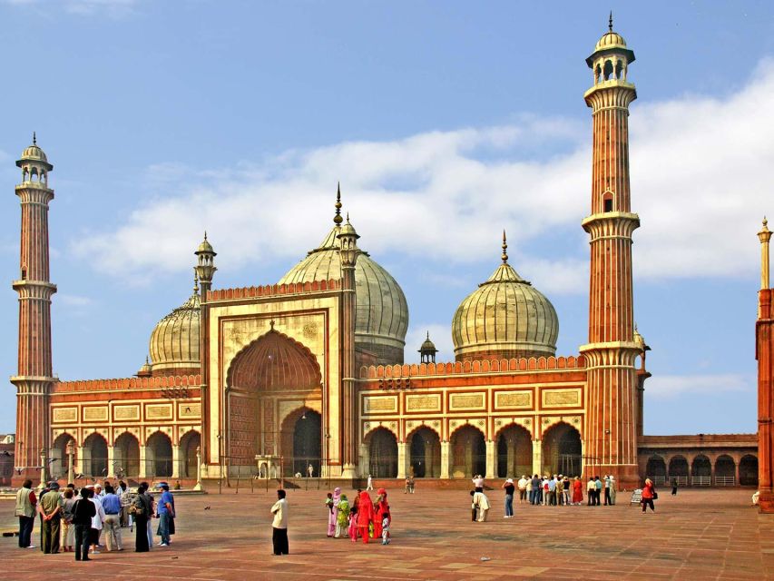 Delhi: Old Delhi City Tour with Tuk-Tuk Ride & Street Food - Jama Masjid and the Mughal center of Old Delhi