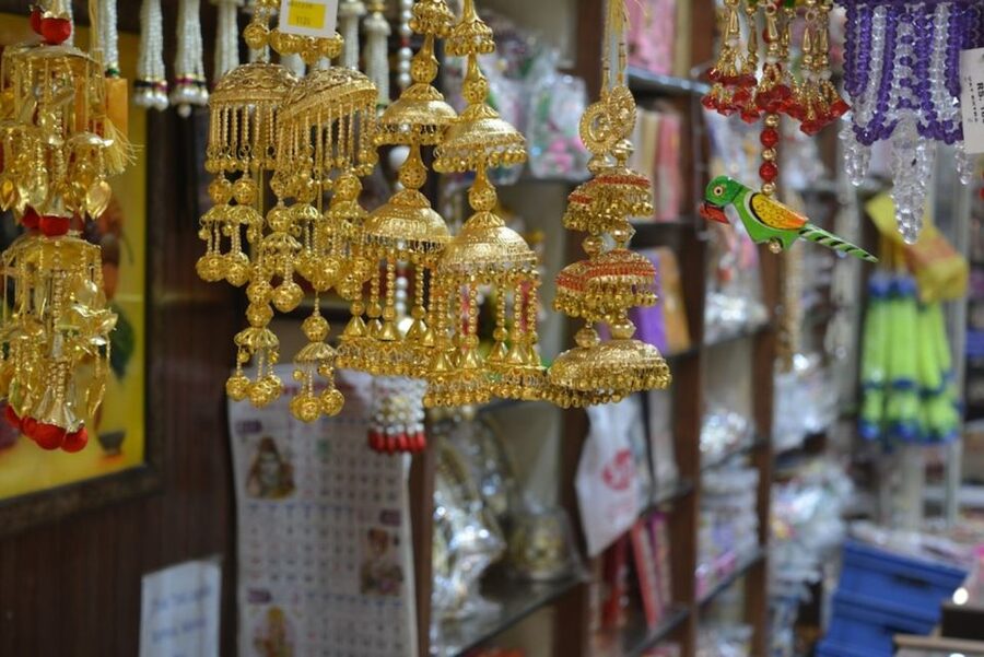 Delhi: Old Delhi City Tour with Tuk-Tuk Ride & Street Food - A tuk-tuk ride through the narrow lanes