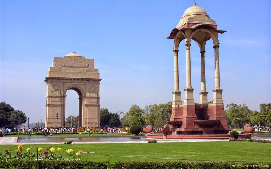 Delhi: Old Delhi City Tour with Tuk-Tuk Ride & Street Food - India Gate and the drive back through New Delhi