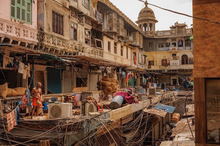 Delhi: Old Delhi's Street Food, Temples & Spice Market Tour - Starting at Lal Quila metro station