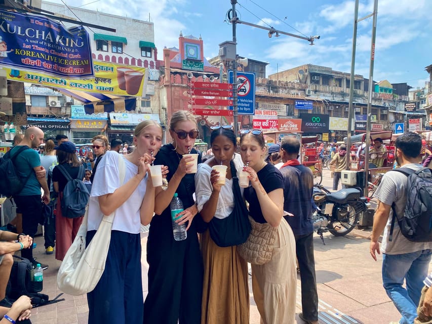Delhi: Old Delhi's Street Food, Temples & Spice Market Tour - The Sikh gurdwara and its giant free kitchen