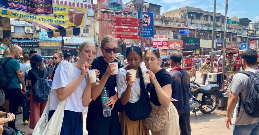 Delhi: Old Delhi's Street Food, Temples & Spice Market Tour - Khari Baoli and the spice-market air