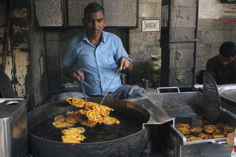 Delhi: Old Delhi Street Food Tour with Rickshaw Ride - A guided look at the spice market
