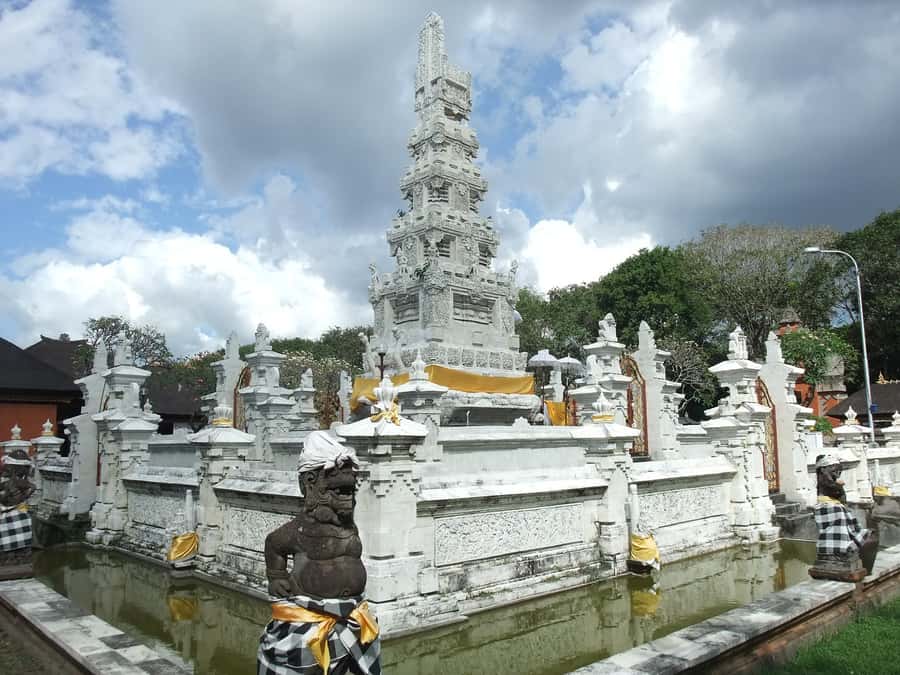 Denpasar: Museum, Traditional Market and Food Tasting Tour - Why Denpasar makes a useful first stop