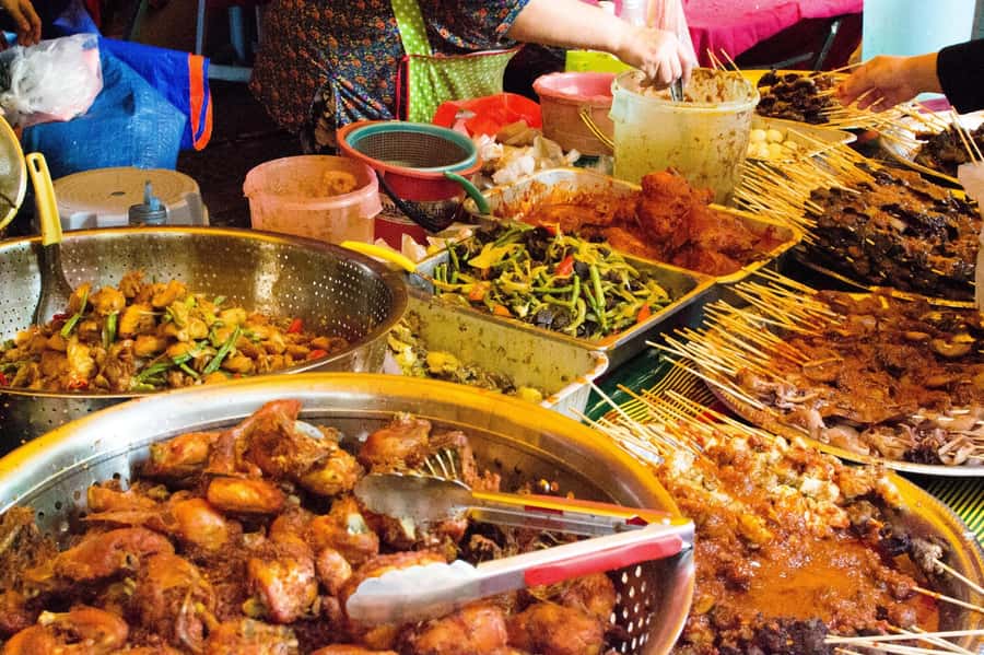 Denpasar: Night Street Food Walking Tour - Martabak, Jaja Bali, and tropical fruit for the sweet finish