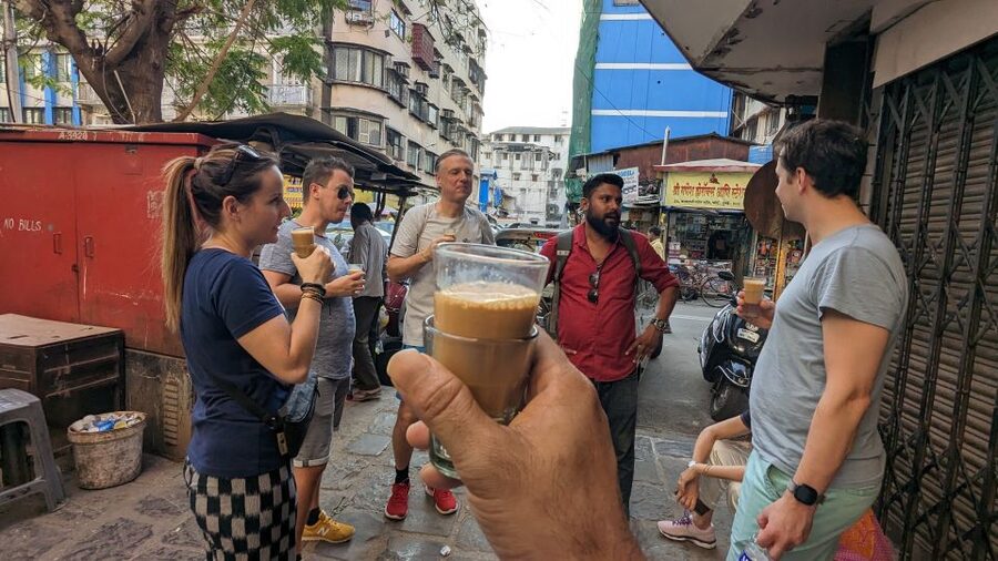 Discover Mumbai's street & beach with Vegetarian food tour - Churchgate Khau Galli: your first plates