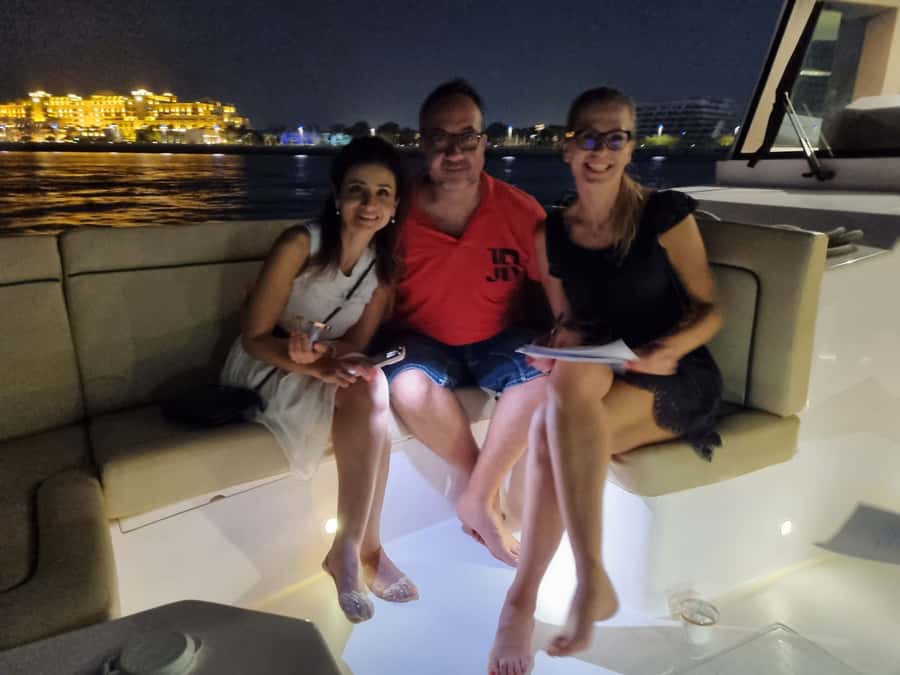 Dubai: Luxury Sightseeing Cruise with Food and Drinks - Palm Jumeirah from the inside