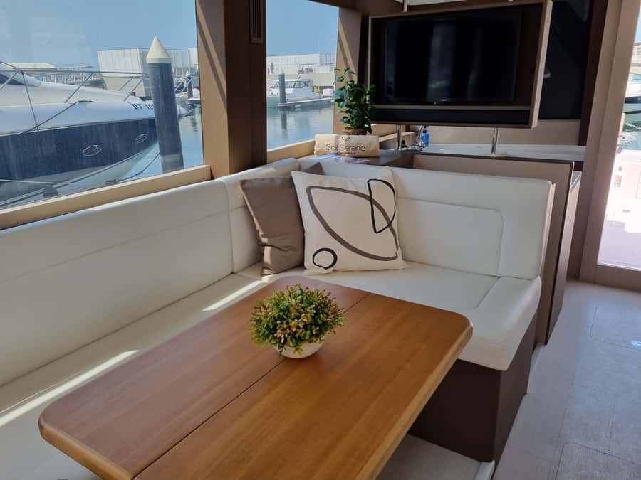 Dubai: Luxury Sightseeing Cruise with Food and Drinks - Boarding near Pier 7 and settling aboard
