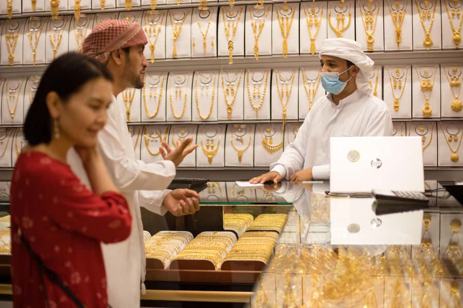 Dubai: Old Town, Creek, Museums, Souks, & Street Food Tour - Walk through Al Souq Al Kabeer and taste the city