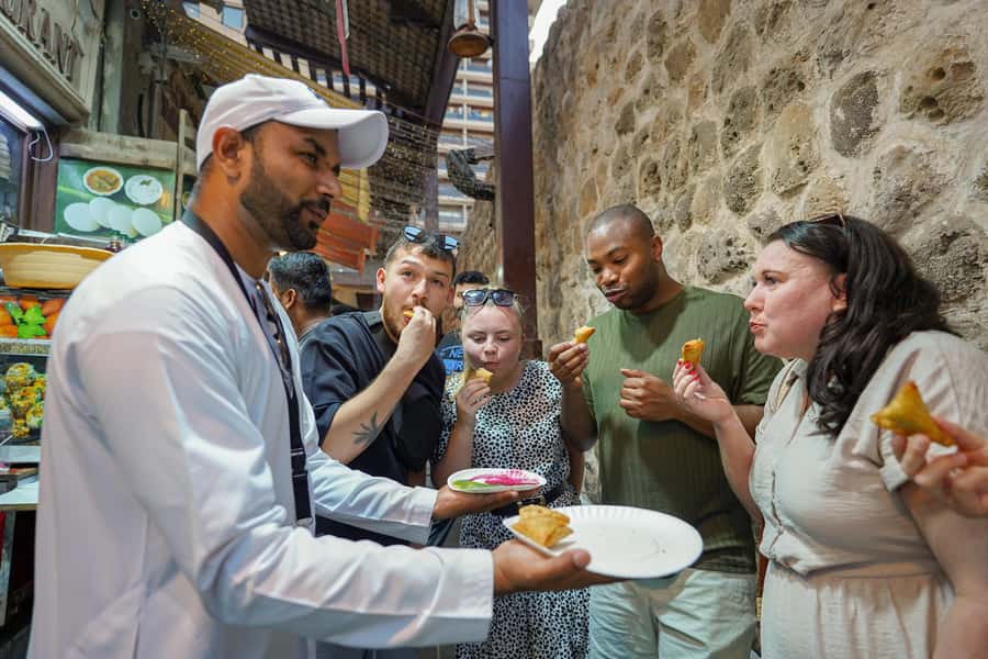 Dubai: Old Town, Souks, Street Food, Guided Tour & Abra Ride - The guides make the difference
