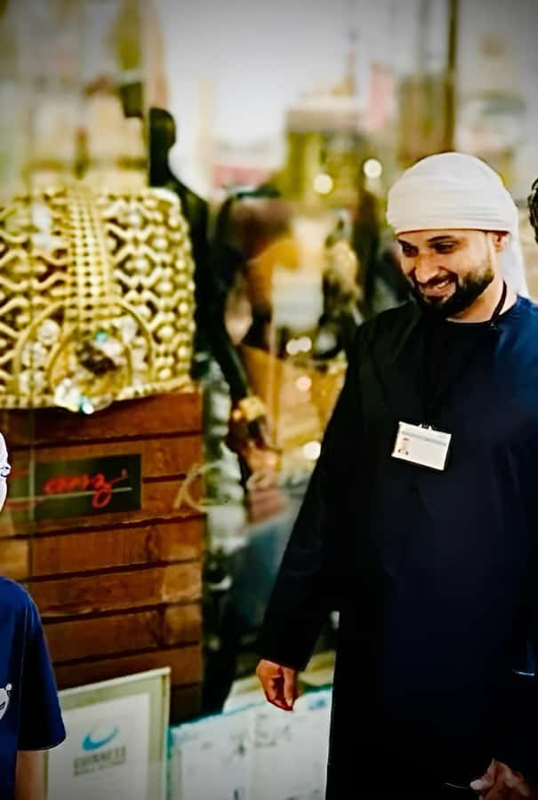 Dubai: Old Town Walking Tour with Abra Cruise & Street Food - Crossing Dubai Creek by abra
