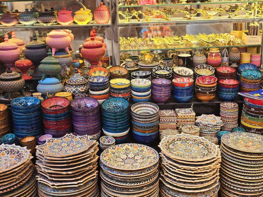 Dubai: Premium Old Town, Street Food, Souks & Boat Ride Tour - Al Souq Al Kabeer and the move toward the water