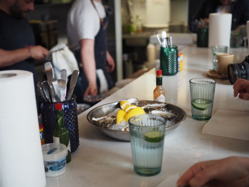 Dublin: Delicious Walking Food Tour - Weather, meeting point, and tour rhythm