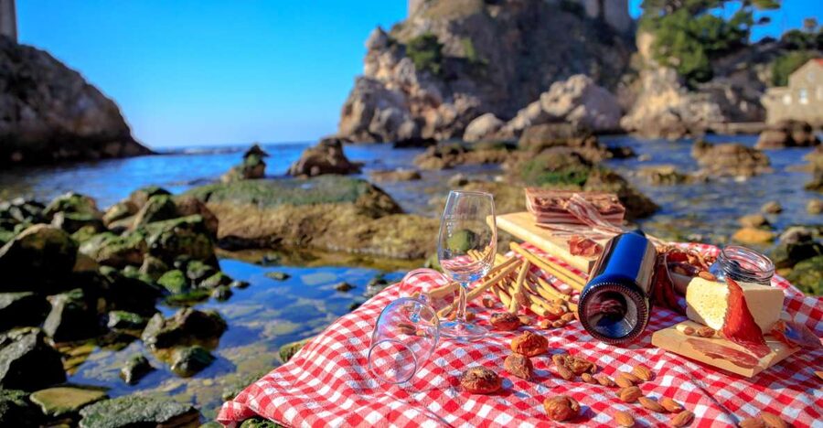 Dubrovnik Gastronomy: 3-Hour Food and Wine Tour - The first tasting: a gentle start to Croatian food