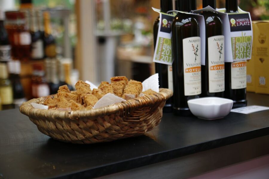 Düsseldorf: Culinary Soul Guided Tour - Food choices and family suitability