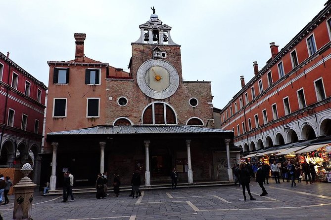 Eat, Drink and Repeat: Wine and Food Tasting Tour in Venice - First pours: Prosecco and Venetian small plates