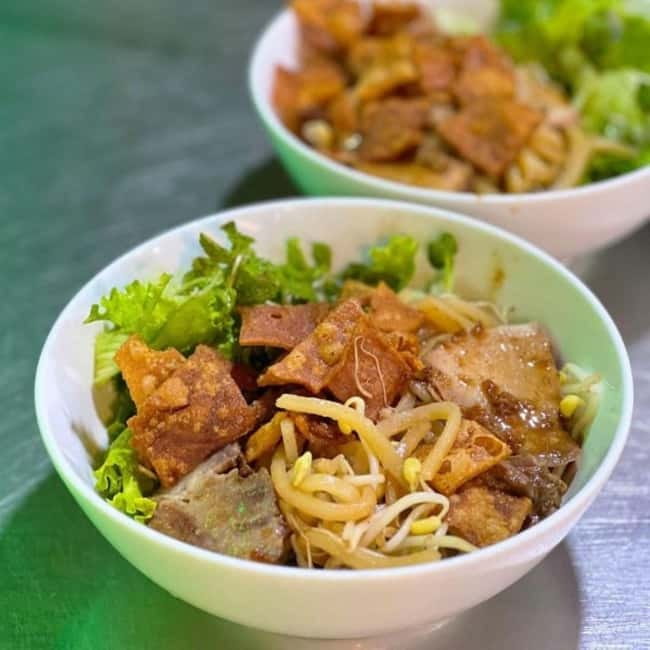 Eat Like a Local – Hoi An Evening Food Tour - Cao Lau, Banh Mi, and Hoi An’s Familiar Flavors