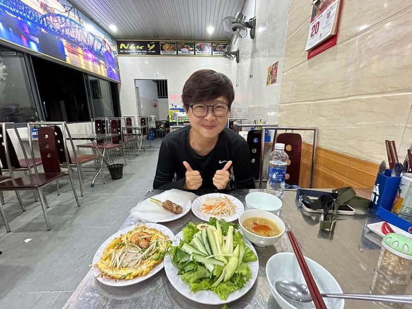 Eat like a local with a local - Walking Tour - Seven dishes, and possibly more small portions
